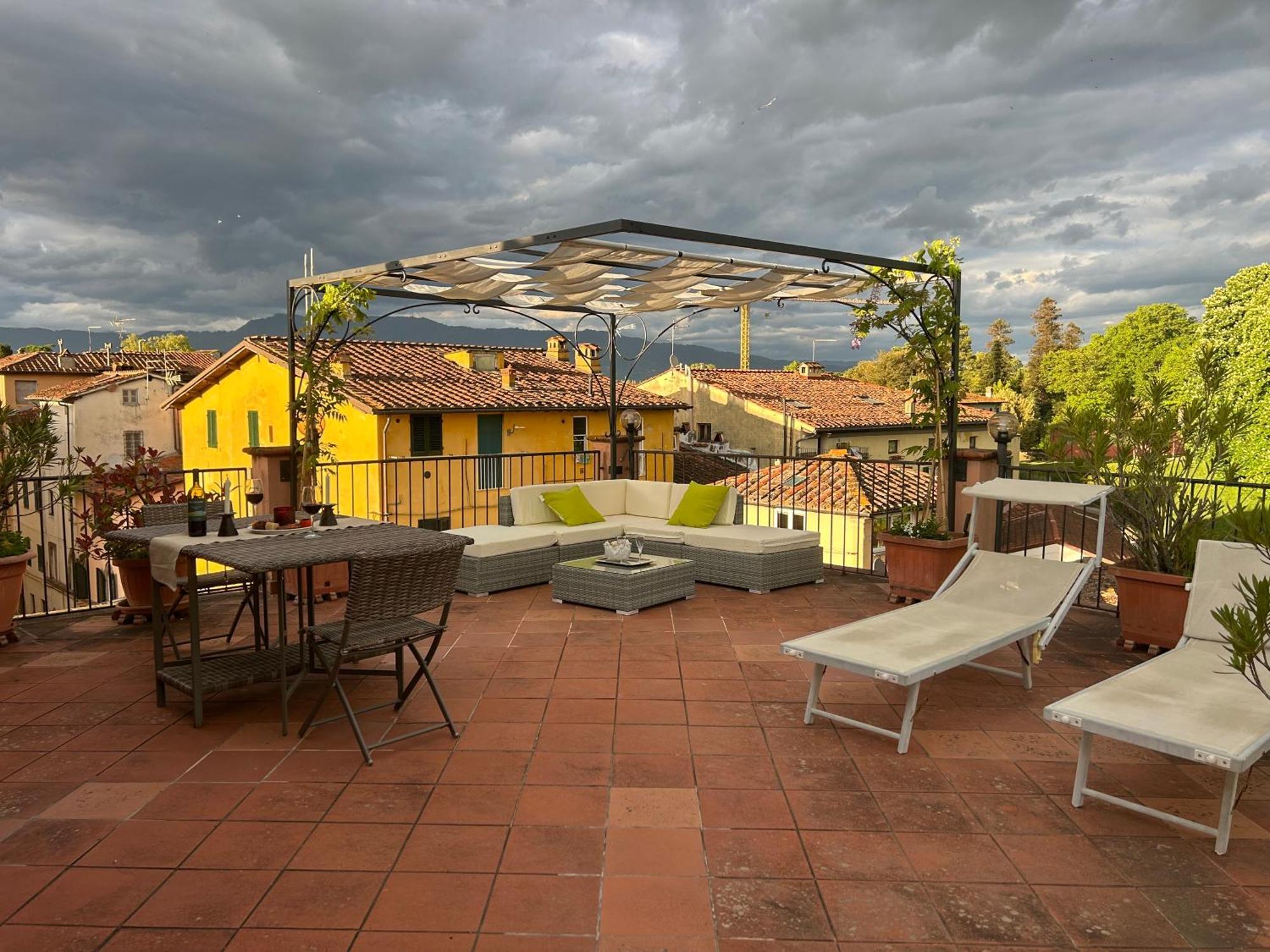 Апартаменти La Terrazza Fra Le Torri Лукка Екстер'єр фото