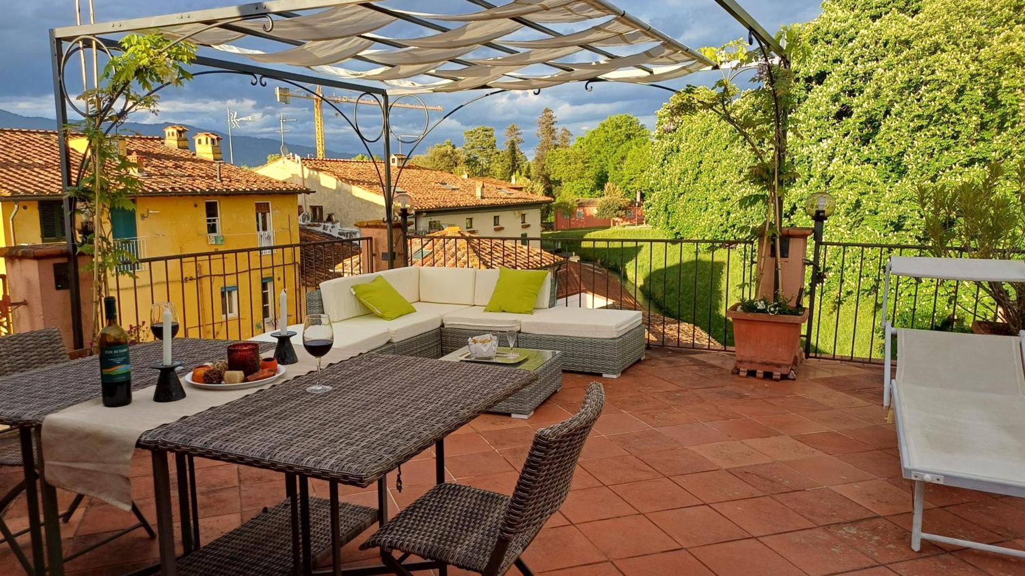 Апартаменти La Terrazza Fra Le Torri Лукка Екстер'єр фото