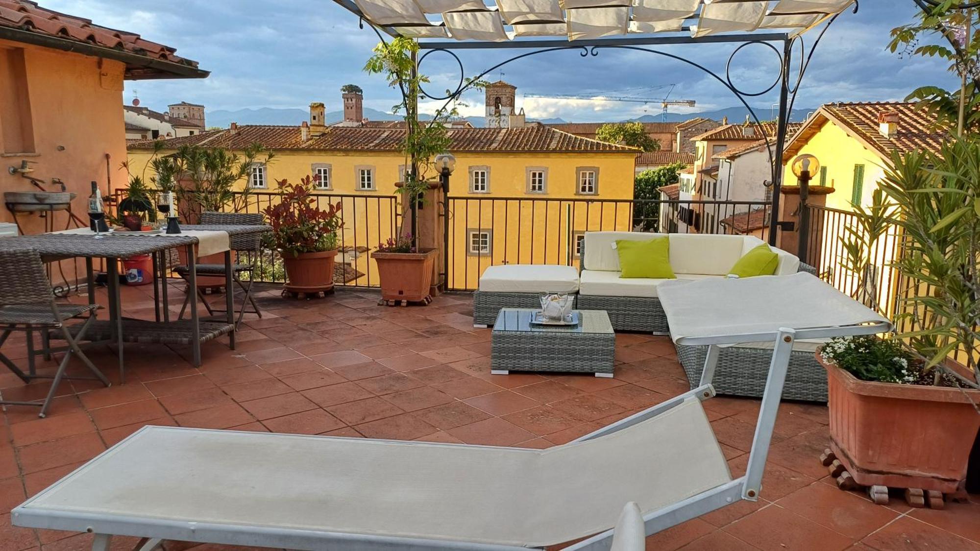 Апартаменти La Terrazza Fra Le Torri Лукка Екстер'єр фото