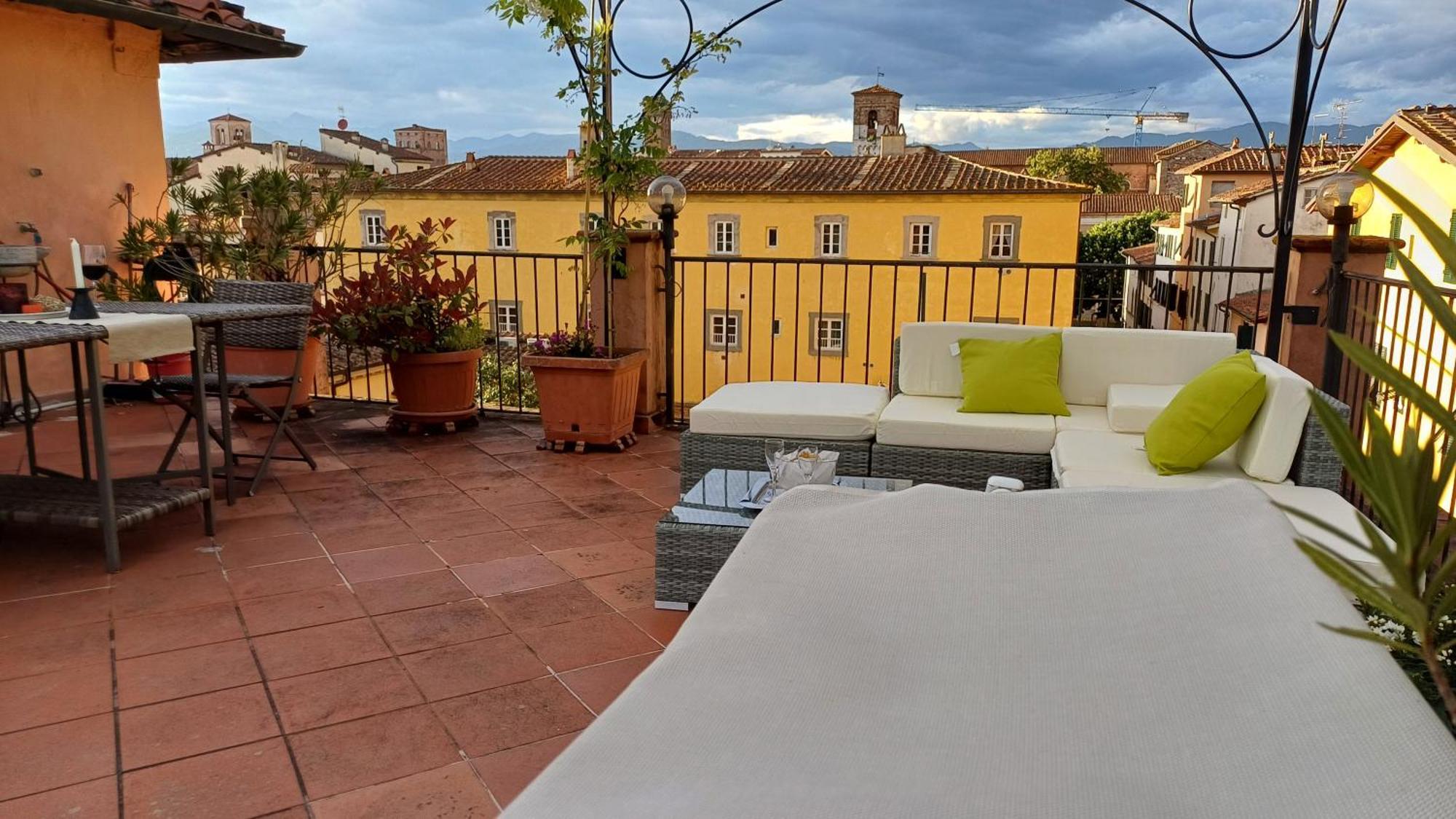Апартаменти La Terrazza Fra Le Torri Лукка Екстер'єр фото